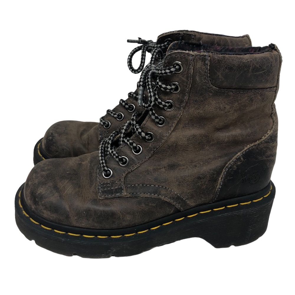 Dr. Martens Women’s Dharma Brown Leather Ankle Boots fits like a US W4